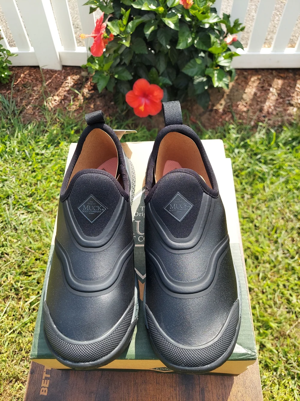 Muck Boots Outscape Low Black & Gray Slip-On Waterproof Shoes Women Size 6.5 NWT
